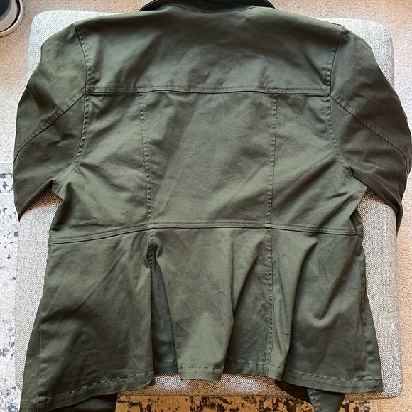 NWT Torrid Stretch Twill Peplum Utility Jacket in Olive Green , Size: 14-16 - Picture 12 of 17